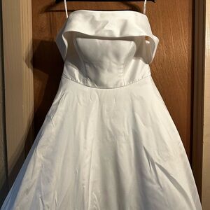 Elegant Ivory Strapless Wedding Dress